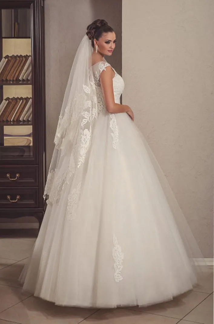 ---A line style wedding dress for women in flesh made of tulle with lace appliques, full skirt--
