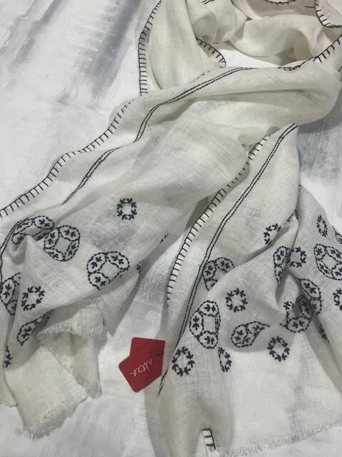 -Pashmina in lino ALTEA MILANO 70*200 cm n. 446 col. bianco con ricami blu