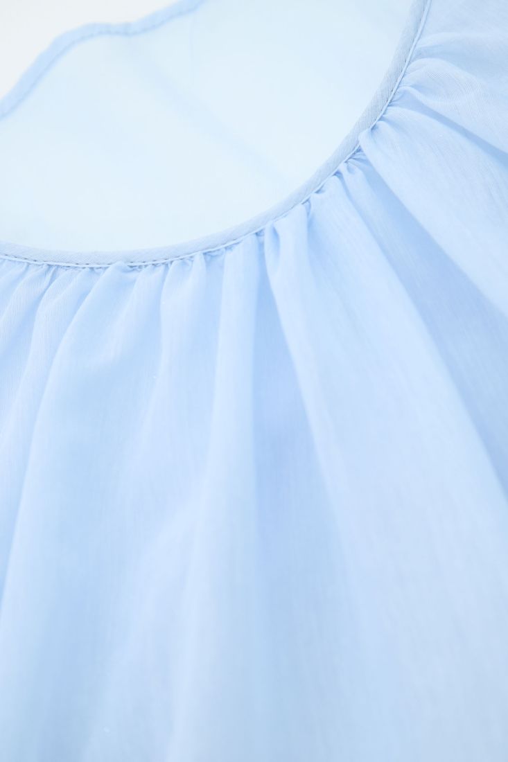 Abito lungo in tulle con scollo a U