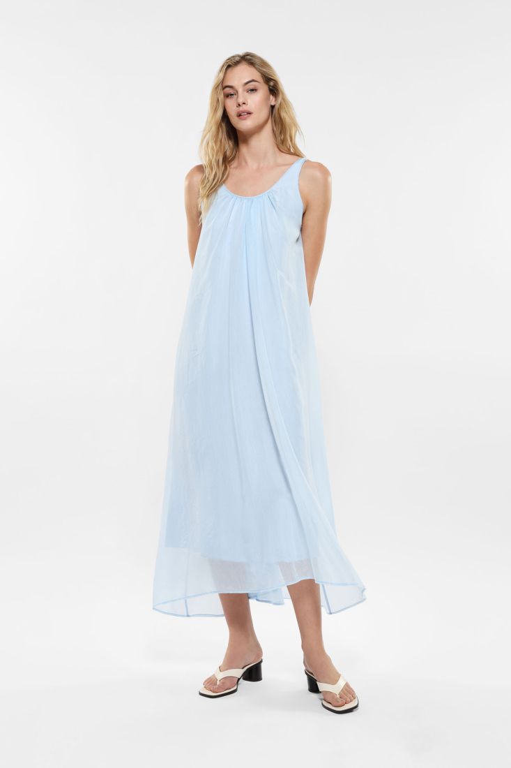 Abito lungo in tulle con scollo a U