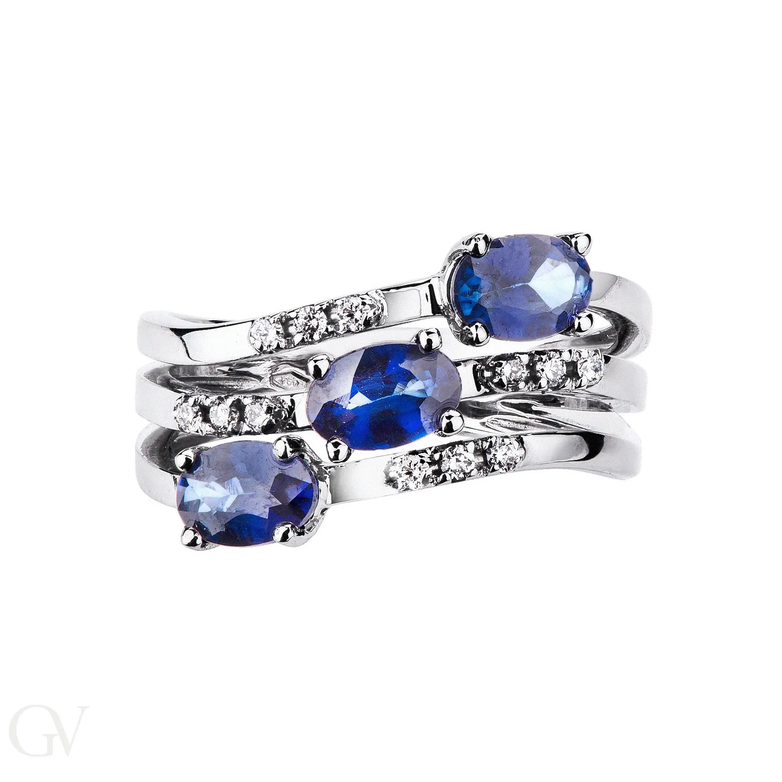 Anello in oro bianco 18k con diamanti e 3 zaffiri blu
