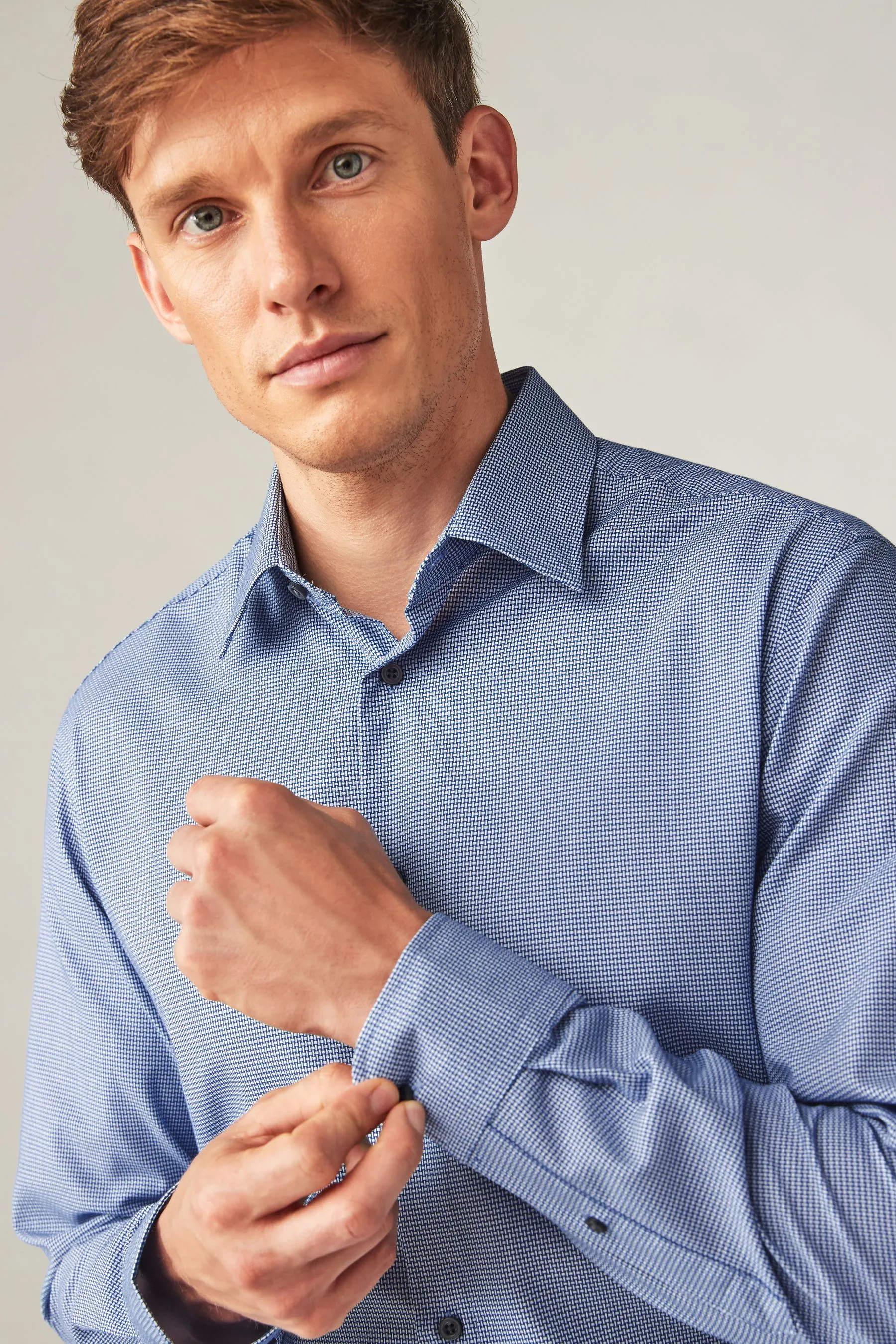 Camicia con polsino singolo testurizzato di facile manutenzione    