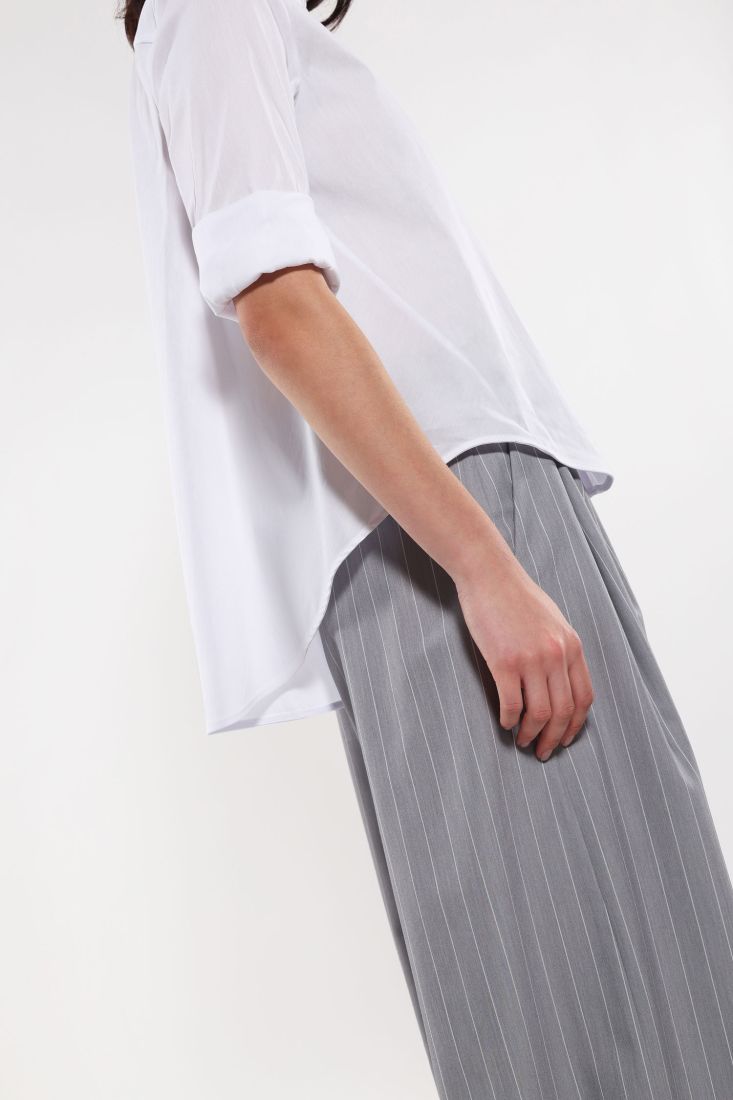 Camicia oversize asimmetrica con colletto classico