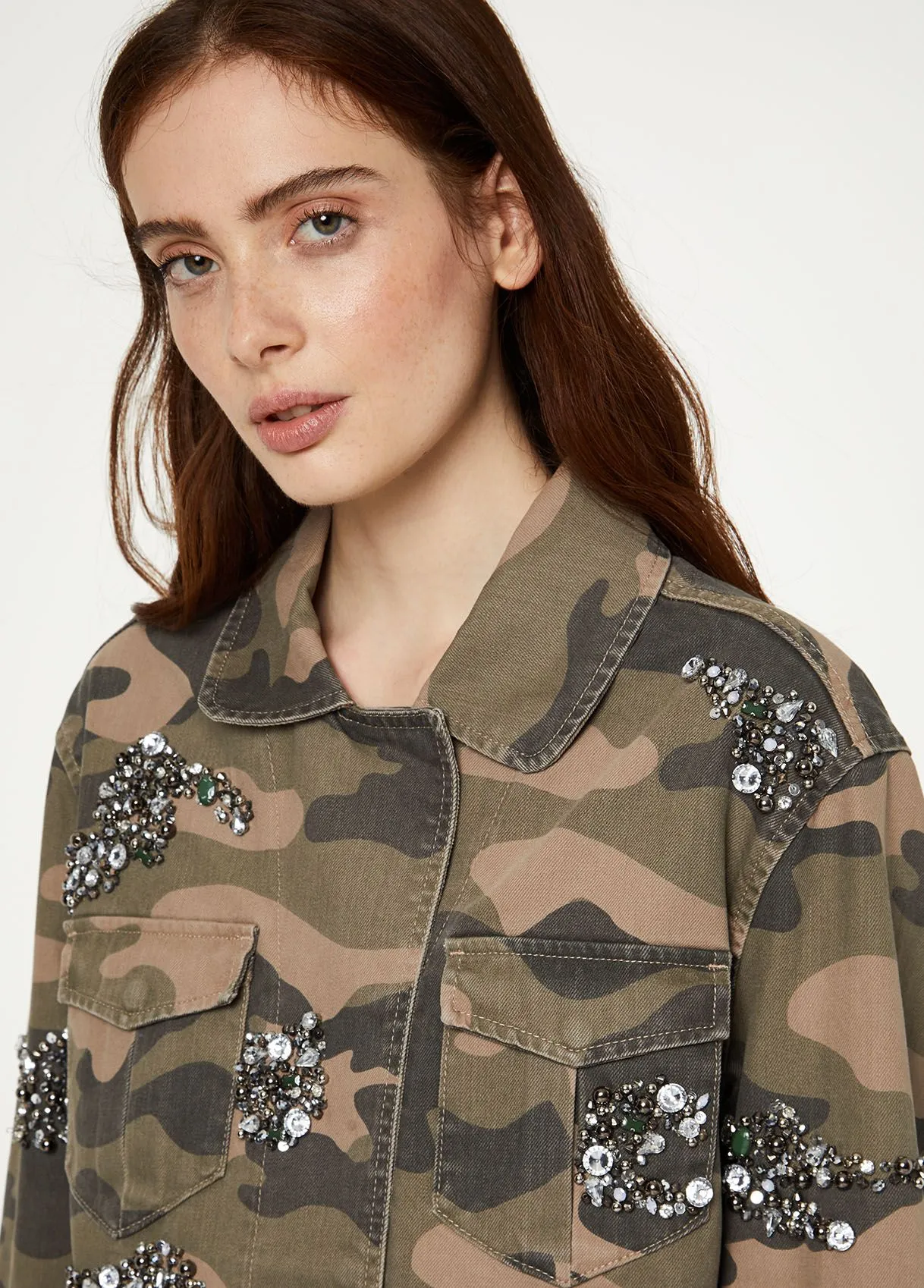 Giacca camouflage con castoni gioiello