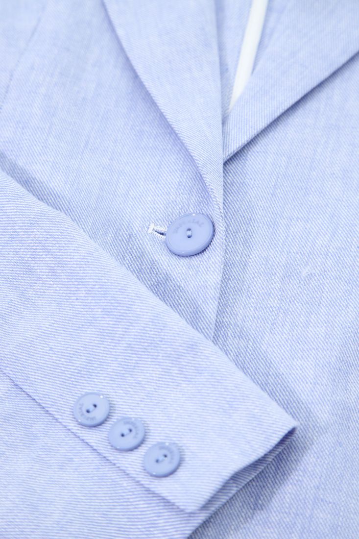 Giacca monopetto con rever classici e bottone singolo