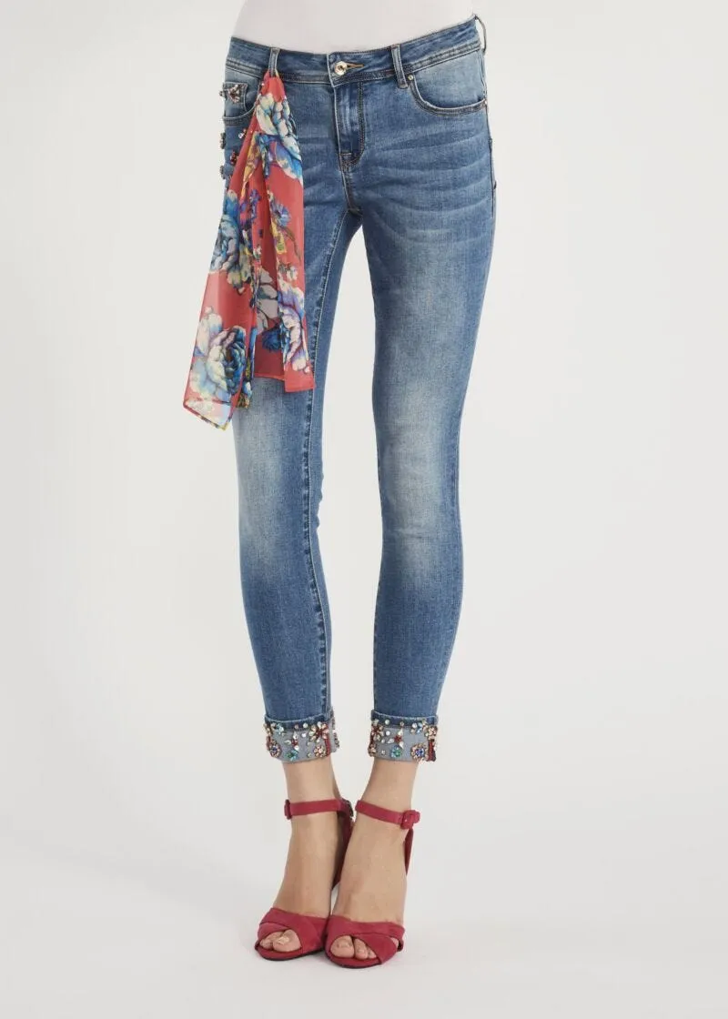Jeans skinny con foulard