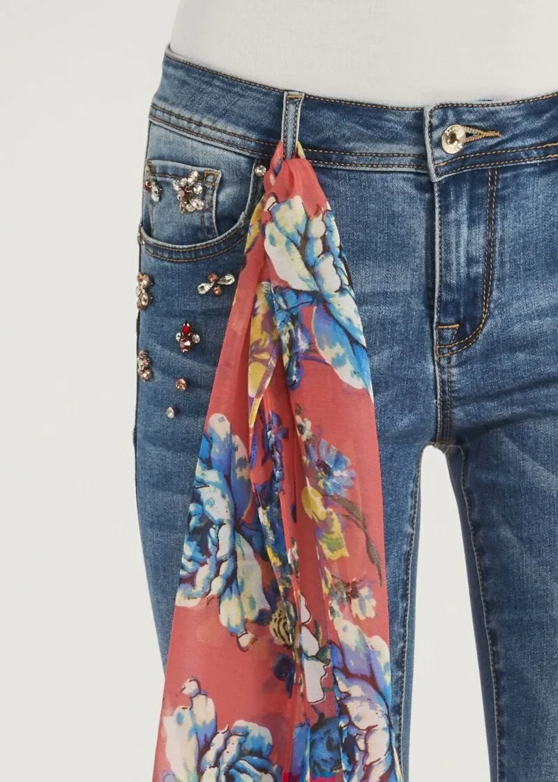 Jeans skinny con foulard