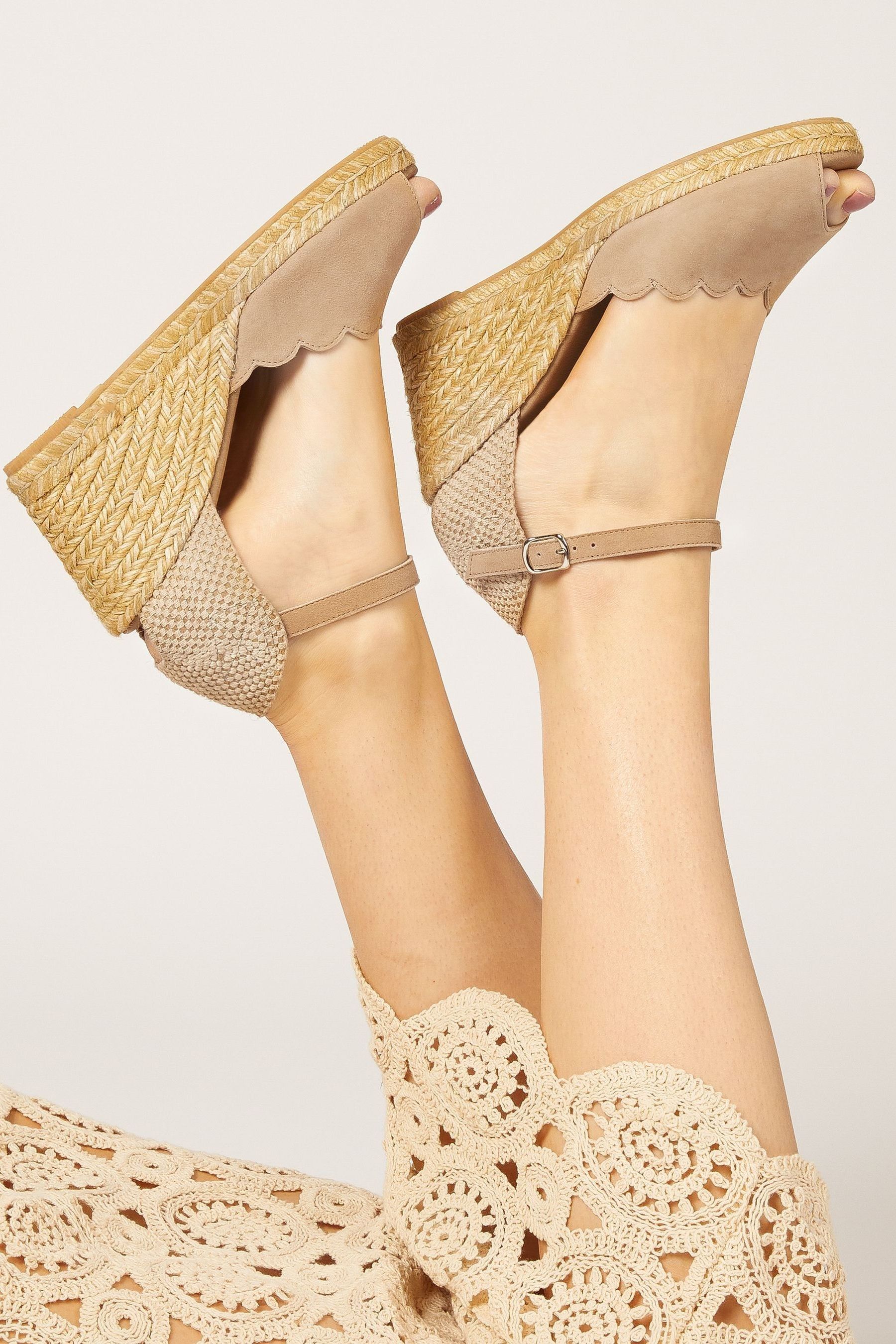 Jones Bootmaker - Alejandra - Sandali stile espadrillas con zeppa