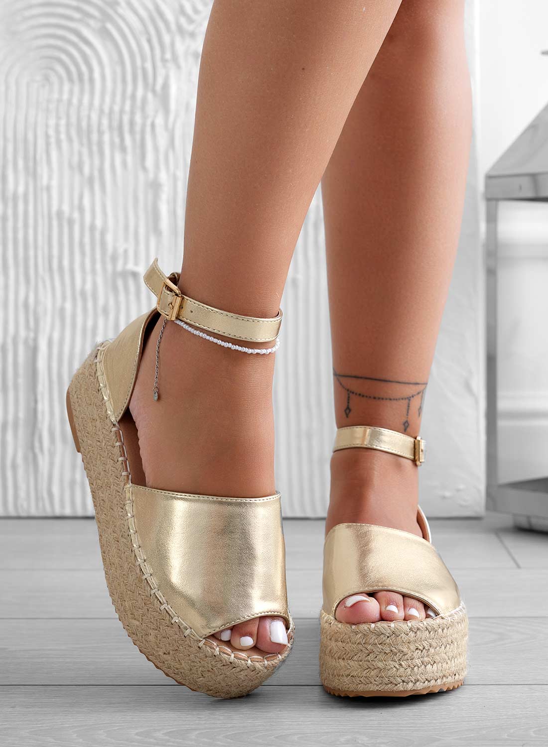 LICIA - Espadrillas oro metallizzate con zeppa e cinturino
