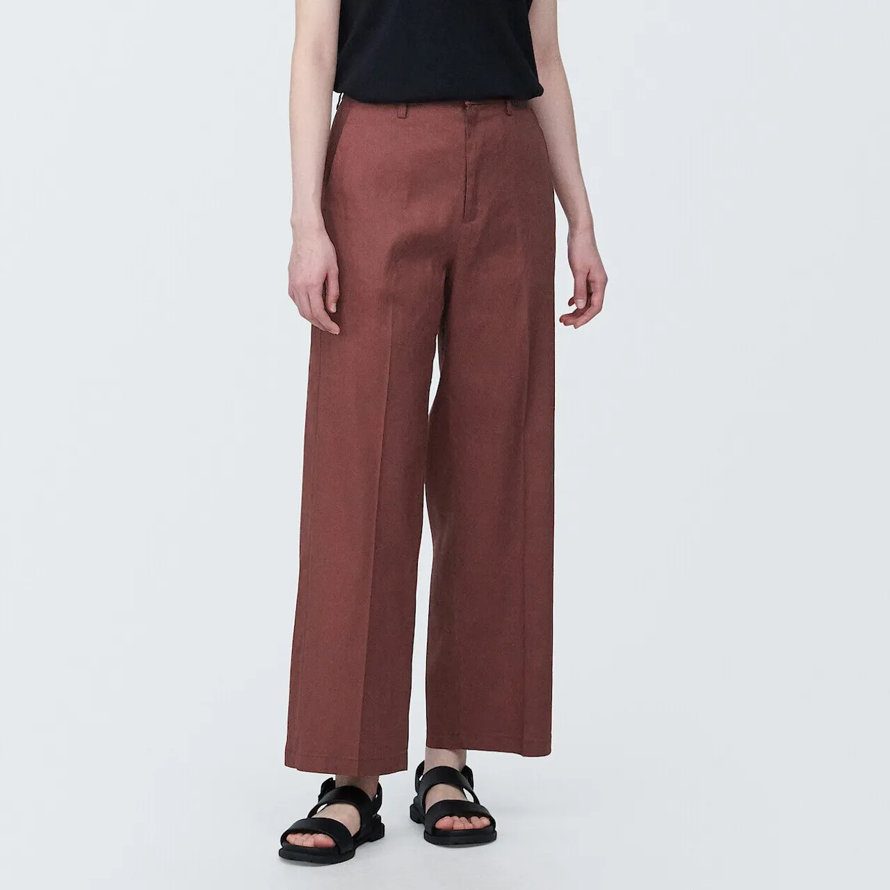 Pantaloni donna elasticizzati in misto canapa con pinces frontali