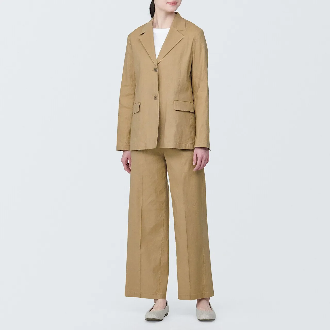 Pantaloni donna elasticizzati in misto canapa con pinces frontali