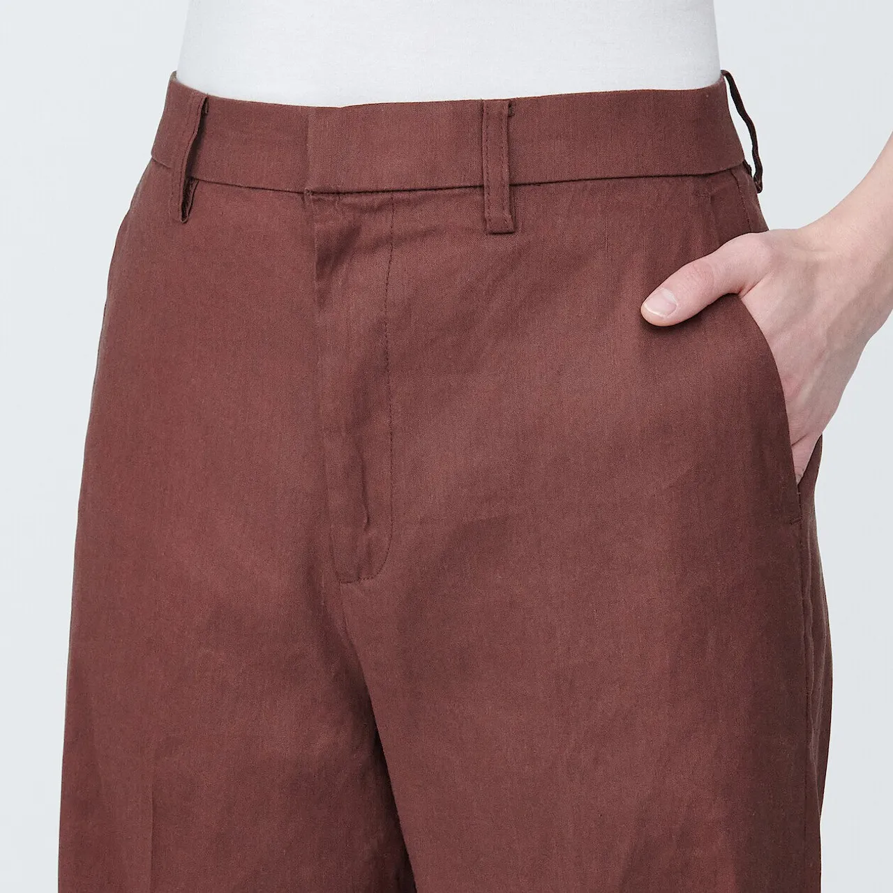Pantaloni donna elasticizzati in misto canapa con pinces frontali