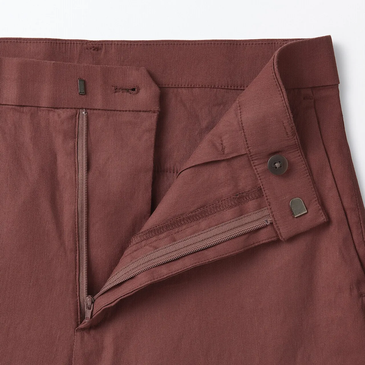 Pantaloni donna elasticizzati in misto canapa con pinces frontali