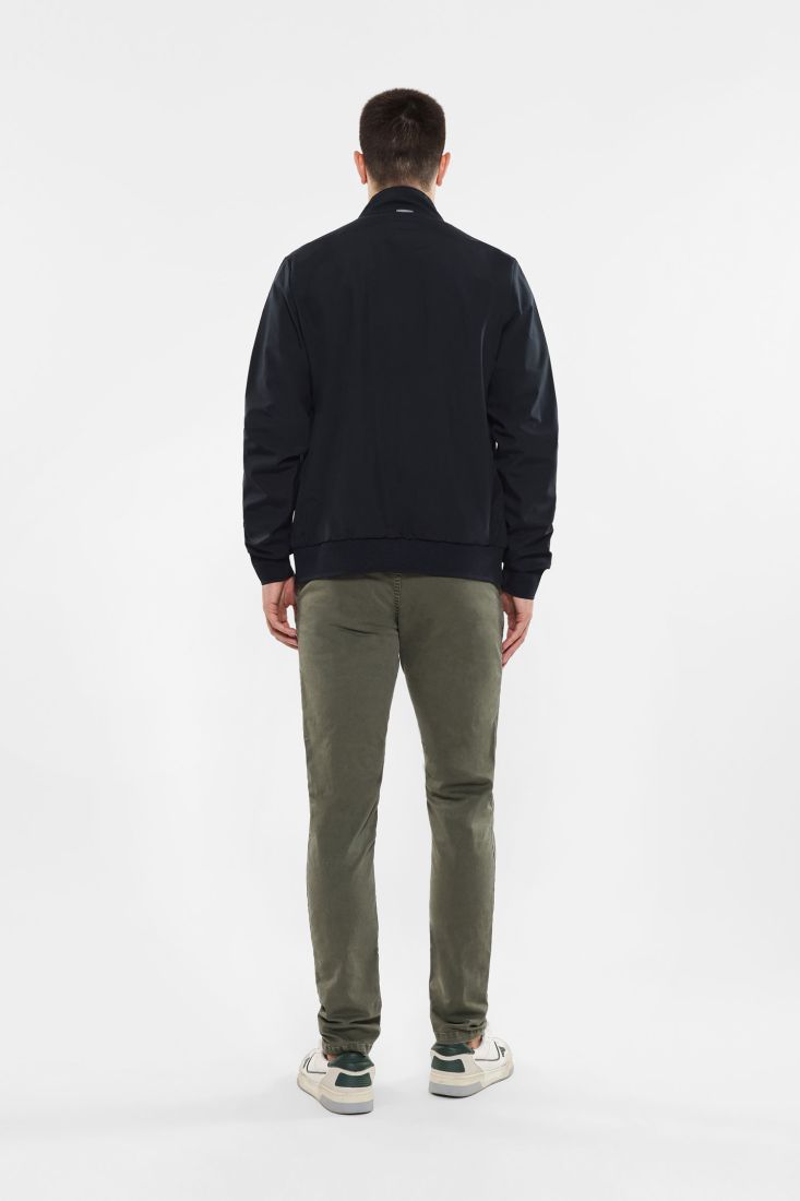 Pantaloni slim-fit con tasche verticali e abrasioni