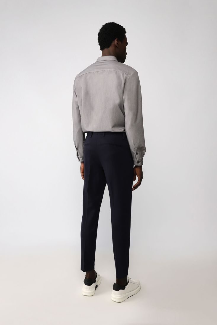 Pantaloni straight monocolour con piega stirata