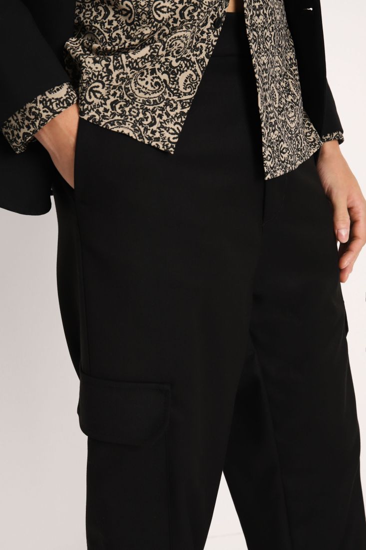 Pantaloni straight monocolour con tasche applicate