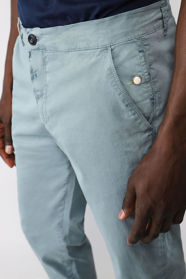 Pantaloni straight monocolour con tasche verticali