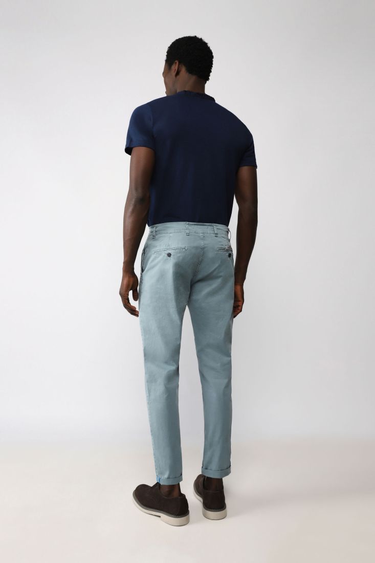 Pantaloni straight monocolour con tasche verticali
