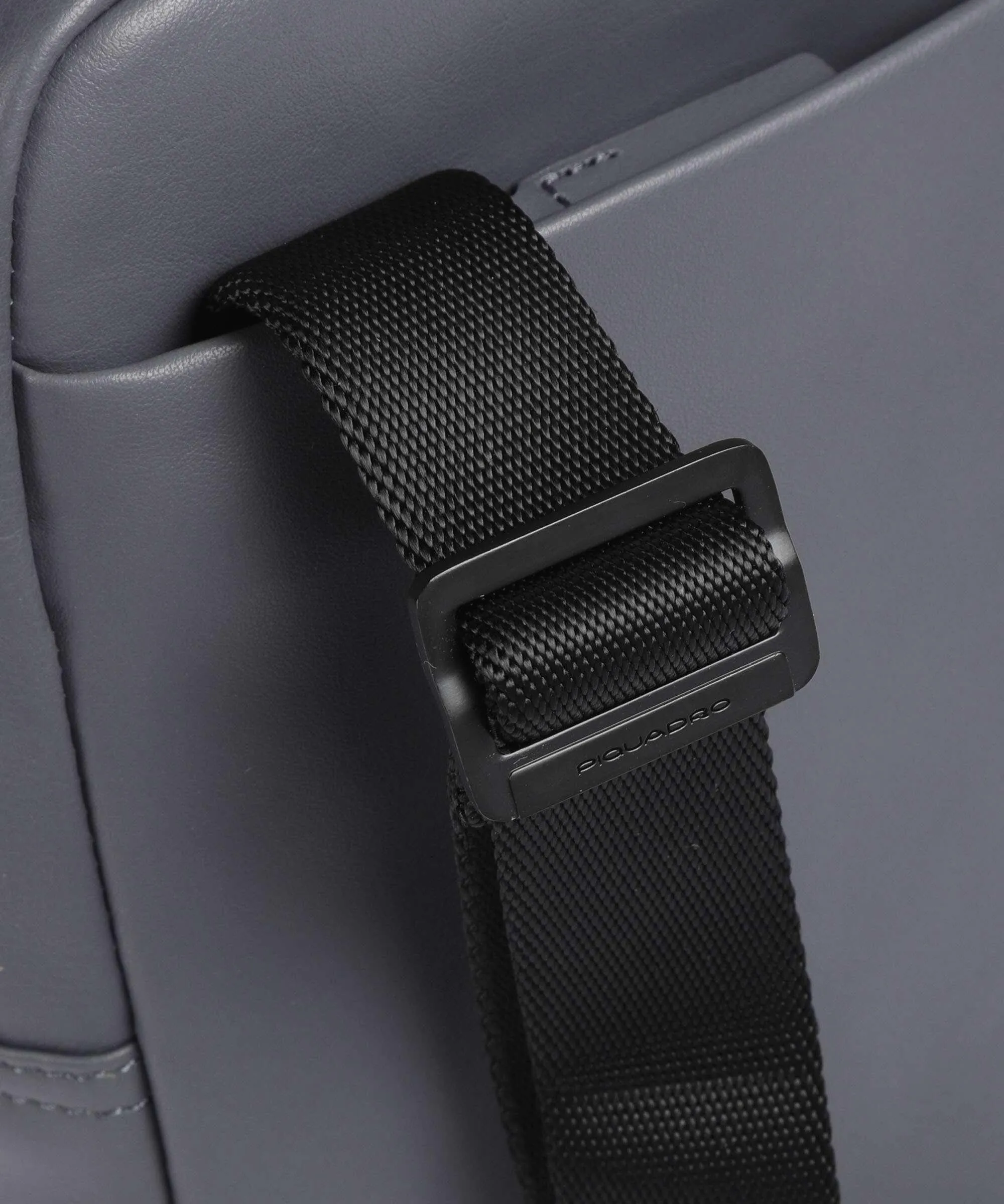  Piquadro Urban Borsa a tracolla pelle di vacchetta finemente grana grigio  