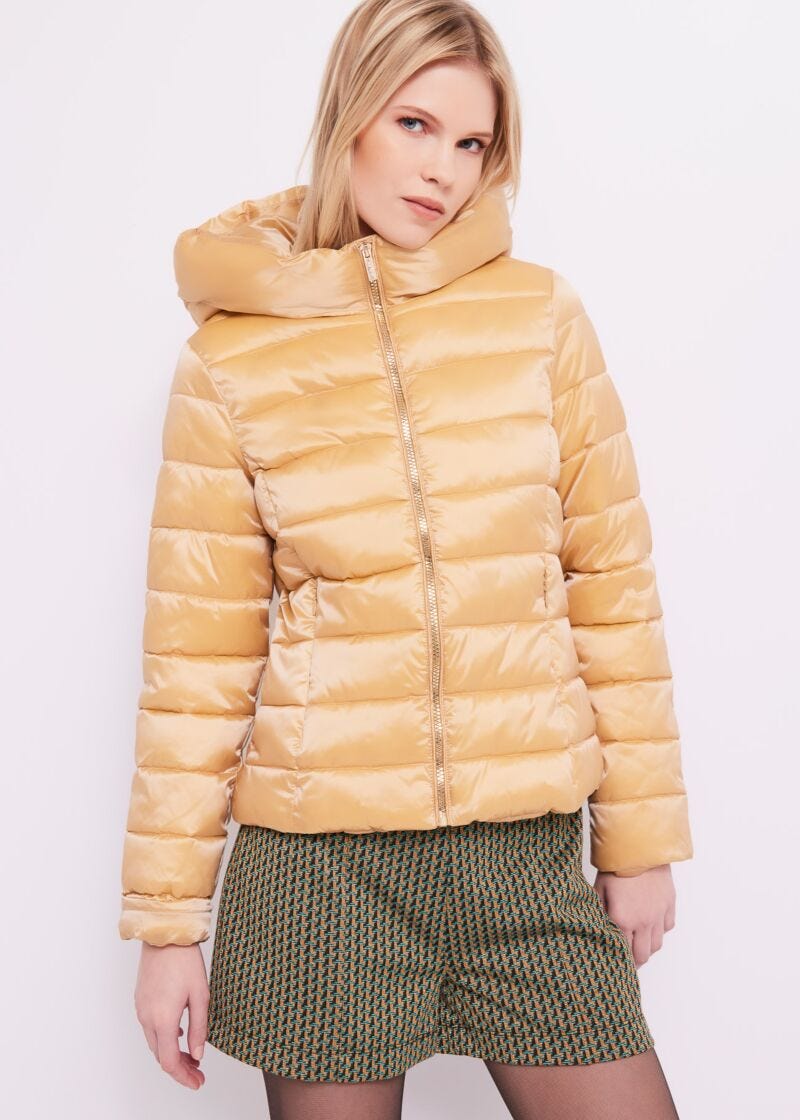 Piumino con cappuccio in nylon