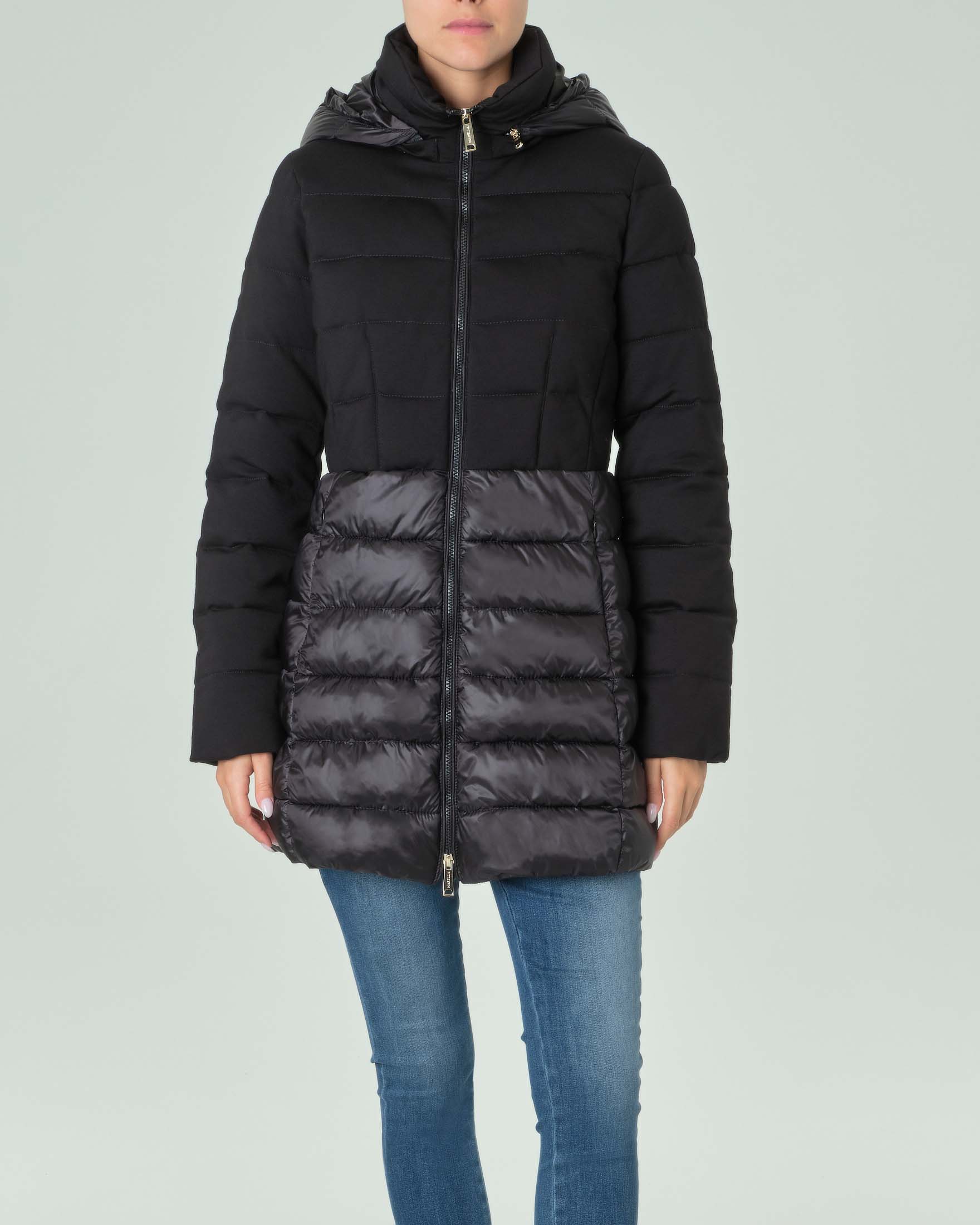Piumino nero in doppio tessuto di jersey di viscosa e nylon con cappuccio removibile