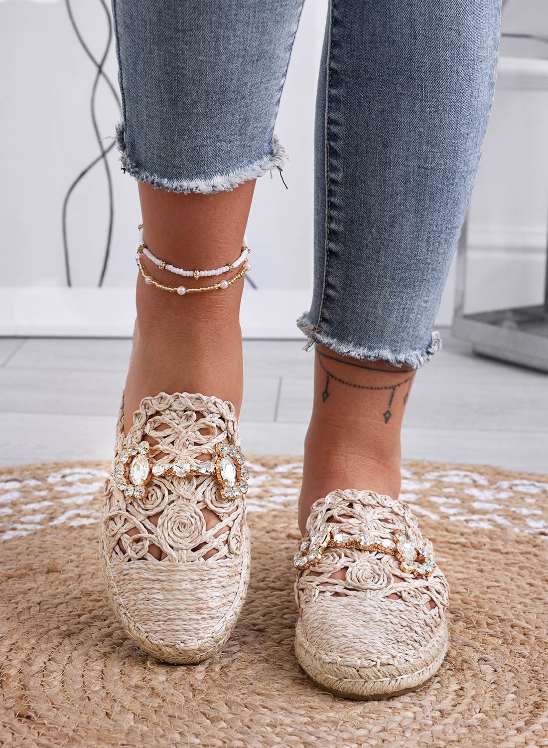 ROSALIA - Espadrillas beige sabot ricamate con applicazione gioiello
