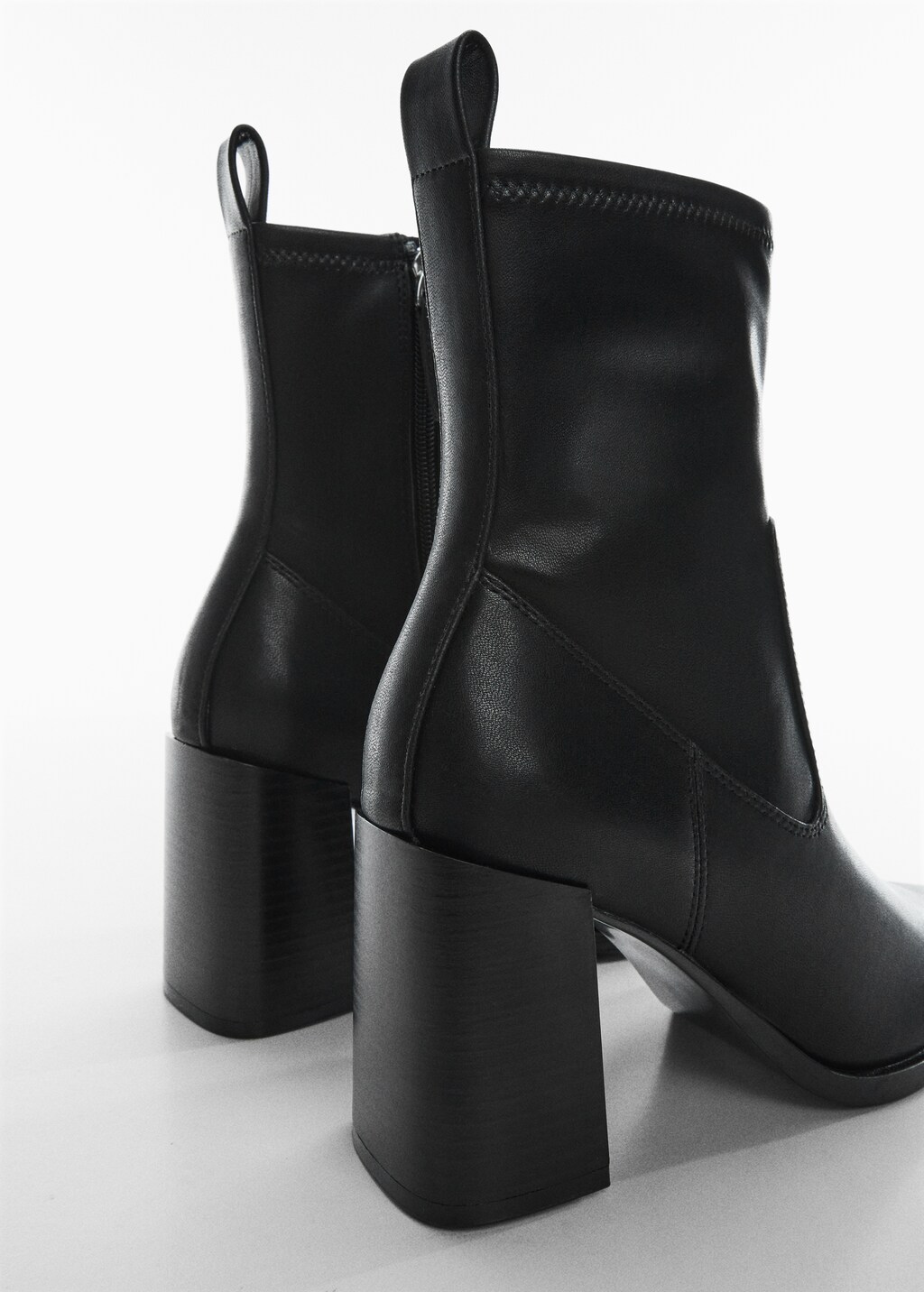 Stivaletti zip tacco