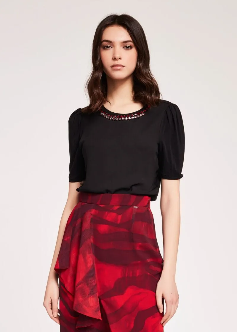 T-shirt con collo gioiello