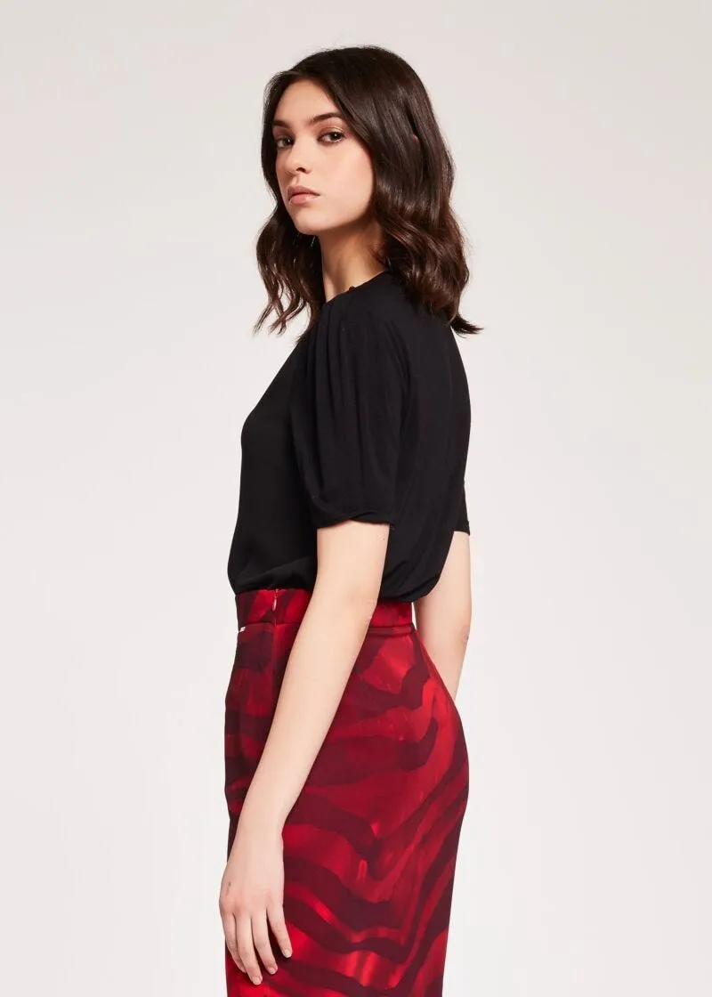 T-shirt con collo gioiello