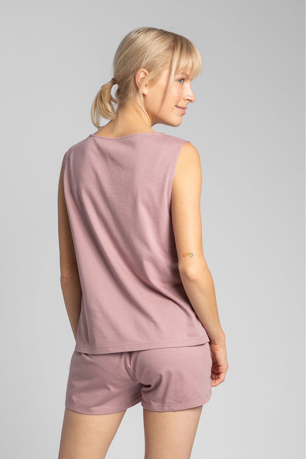 T-shirt model 150606 LaLupa