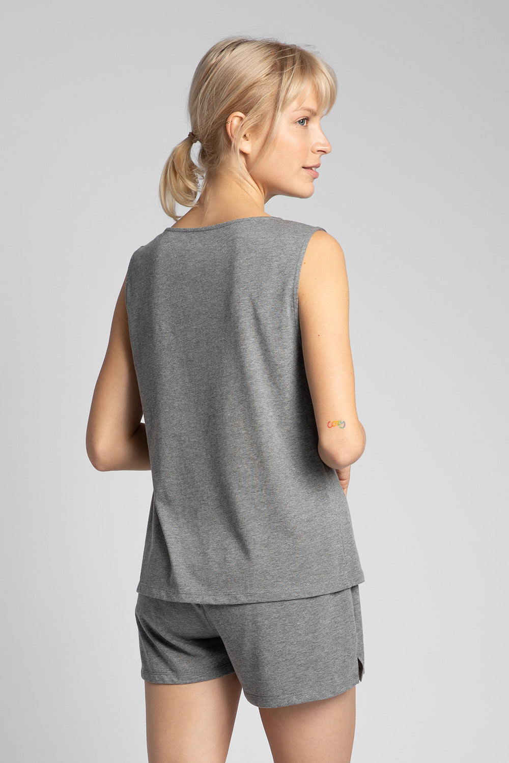T-shirt model 150607 LaLupa