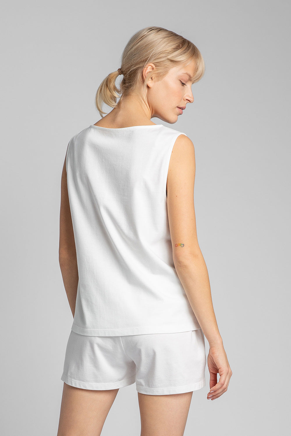 T-shirt model 150610 LaLupa